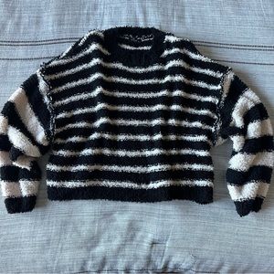 Storia Shaggy Cropped Sweater Black & Cream Stripes Size Small